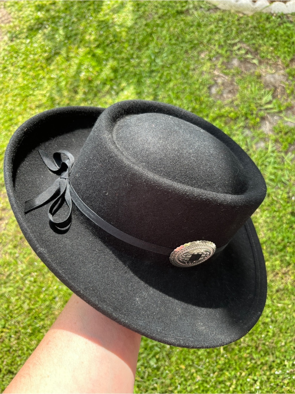 Black Felt Western Cowboy Ranch Hat with Silver Tone Conchos - Picture 3 of 12